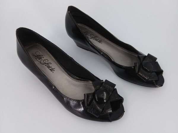 Life stride soft system Women’s Black Shoes with bow  