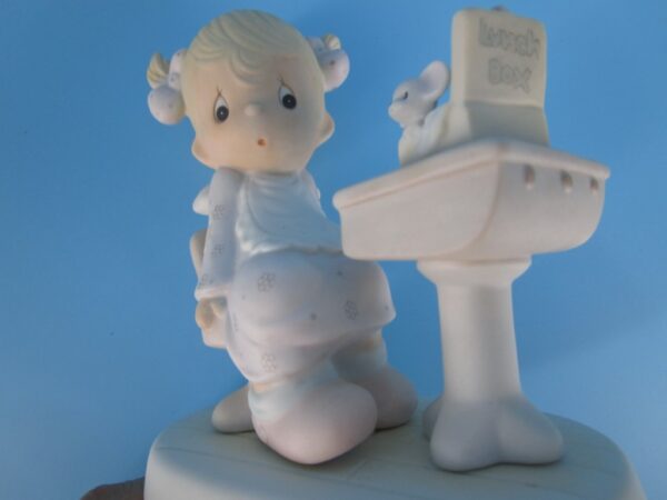 Precious Moments Figurine - Love is Sharing - Image 2