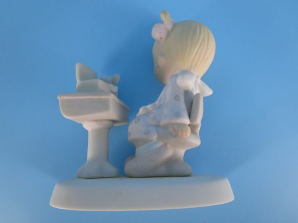 Precious Moments Figurine - Love is Sharing - Image 5