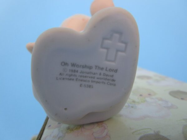 Precious Moments Figurine - Oh Worship the Lord - Image 4