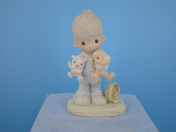 Precious Moments Figurine - Blessed are the Peacemakers