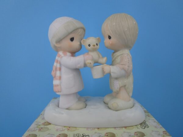 Precious Moments Figurine - Christmas is for Sharing