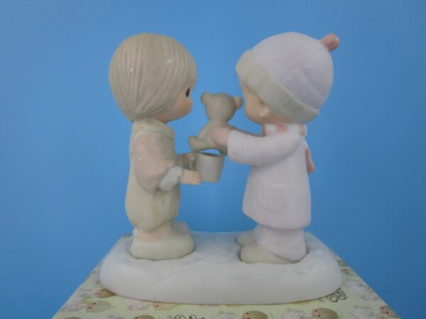 Precious Moments Figurine - Christmas is for Sharing - Image 2