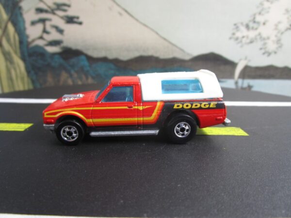 DODGE D50 Red Pickup Camper