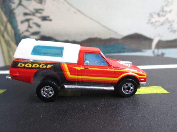 DODGE D50 Red Pickup Camper - Image 4