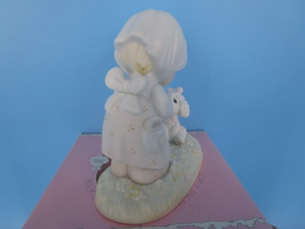 Precious Moments Figurine - Feed My Sheep - Image 3