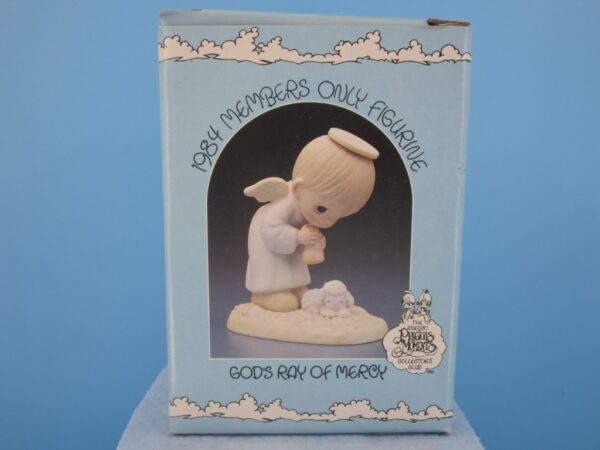 Precious Moments Figurine - God's ray of Mercy - Image 3