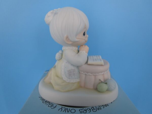 Precious Moments Figurine - Grandma's Prayer - Image 2