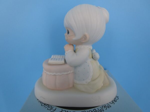 Precious Moments Figurine - Grandma's Prayer - Image 3