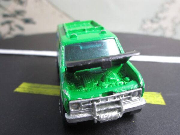 Hot Wheels Baja Breaker Green Chevy Van - Image 5