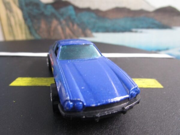 Hot Wheels Blue Jaguar XJS - Image 2