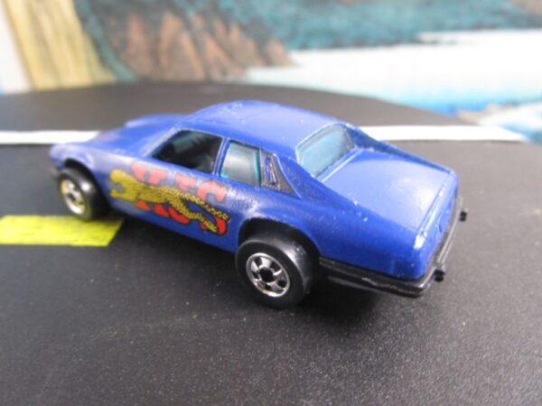 Hot Wheels Blue Jaguar XJS - Image 5