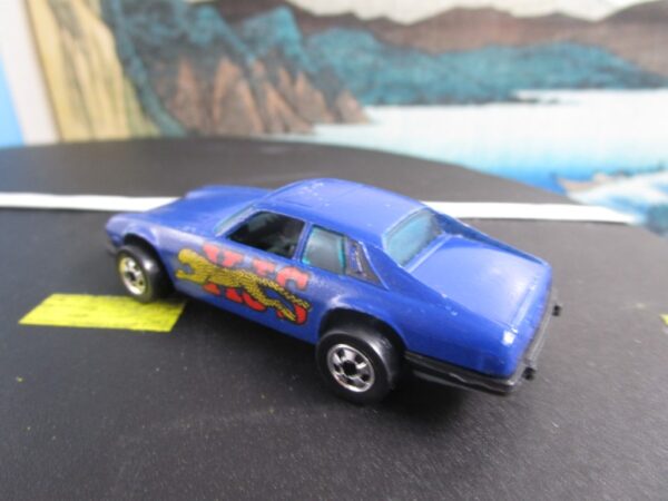 Hot Wheels Blue Jaguar XJS - Image 4