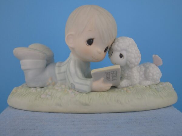 Precious Moments Figurine - I Love to tell the Story