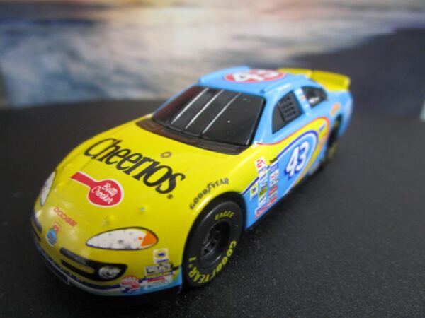 Hot Wheels #43 Cheerios Dodge Intrepid NASCAR - John Andretti - Image 2