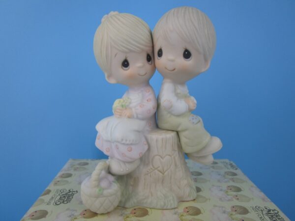 Precious Moments Figurine - Love one Another