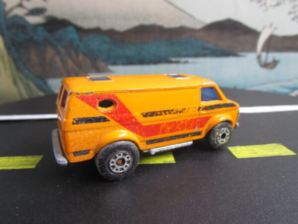 MATCHBOX LESNEY SUPERFAST NO. 88 CHEVY VAN - Image 4