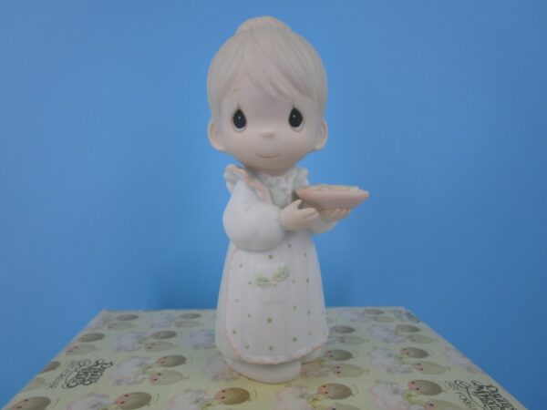 Precious Moments Figurine - May you have the sweetest Christmas