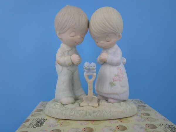 Precious Moments Figurine - Prayer Changes Things