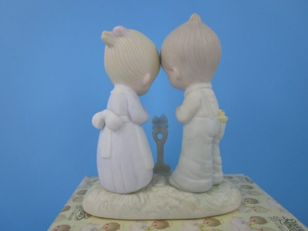 Precious Moments Figurine - Prayer Changes Things - Image 2