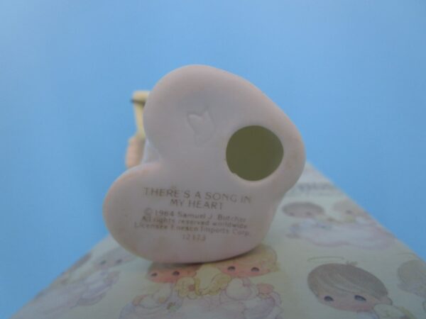 Precious Moments Figurine - There's a song in my Heart - Image 4