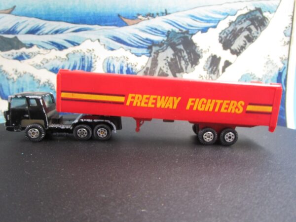 Yatming Black Cabover Freeway Fighters Semi Truck & Tractor Trailer