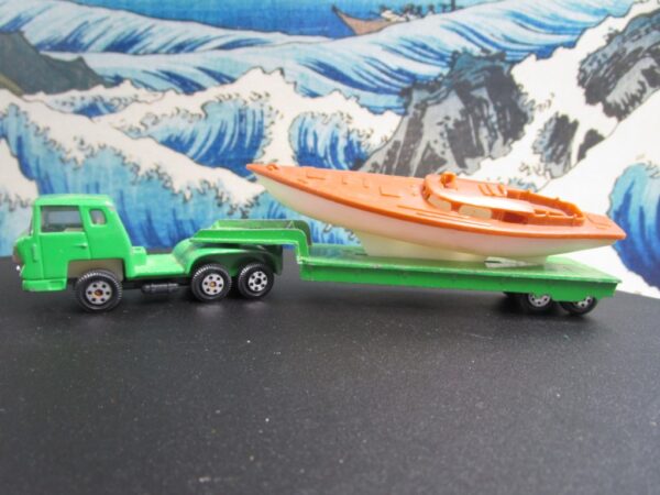 Yatming Lowboy/Low Loader Green Cabover, Trailer, and Boat