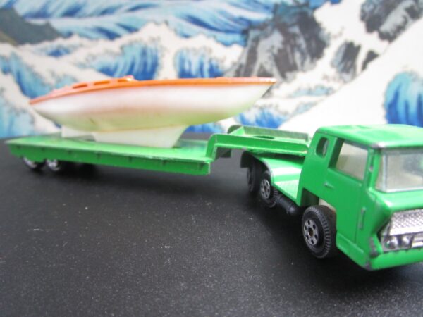 Yatming Lowboy/Low Loader Green Cabover, Trailer, and Boat - Image 7