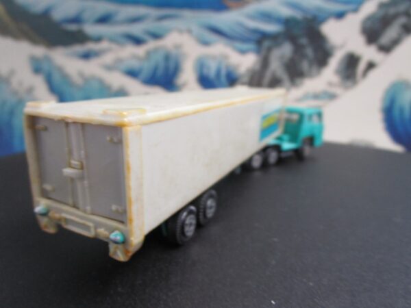 YATMING Light Blue Kenworth Semi Truck & "NAVAJO" Trailer - Image 6