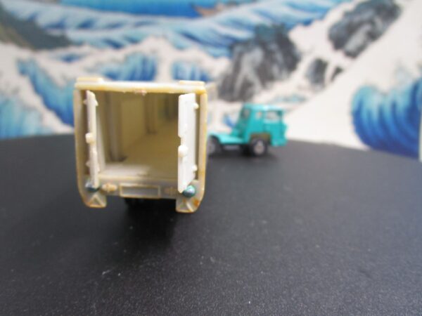 YATMING Light Blue Kenworth Semi Truck & "NAVAJO" Trailer - Image 4