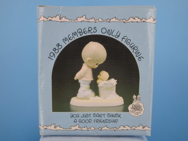 Precious Moments Figurine - You just can't chuck a good Friendship - Image 3