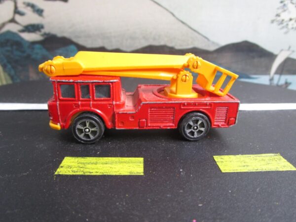 Corgi Juniors Whizzwheels Simon Snorkel Fire Engine