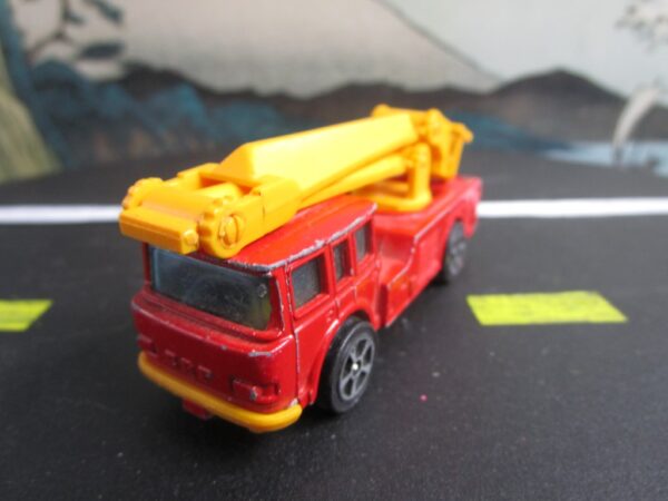 Corgi Juniors Whizzwheels Simon Snorkel Fire Engine - Image 2