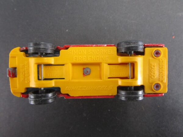 Corgi Juniors Whizzwheels Simon Snorkel Fire Engine - Image 3