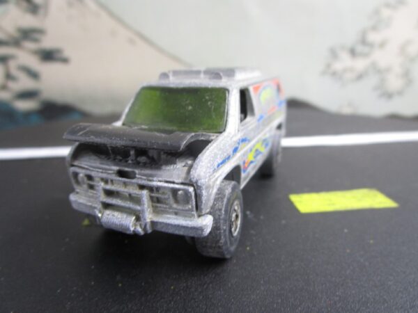 Hot Wheels Baja Breaker Van with Opening Hood - Image 2