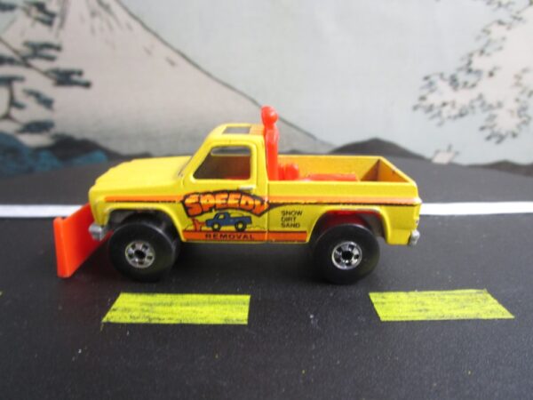 Hot Wheels "Speedy Removal" Chevy Pickup Truck