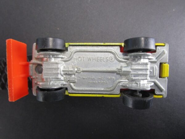 Hot Wheels "Speedy Removal" Chevy Pickup Truck - Image 3