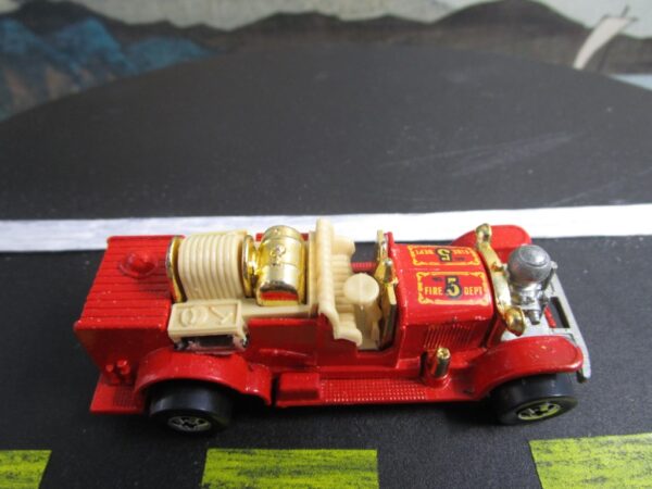 Hot Wheels Old Number 5 Fire Engine - Image 4