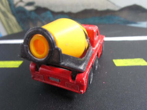 Matchbox Superfast No.19 Cement Truck - Image 4