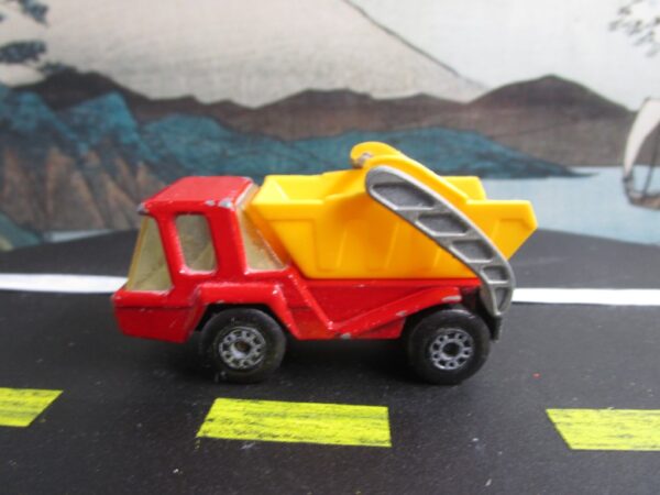 Matchbox Superfast No. 37 Skip Truck