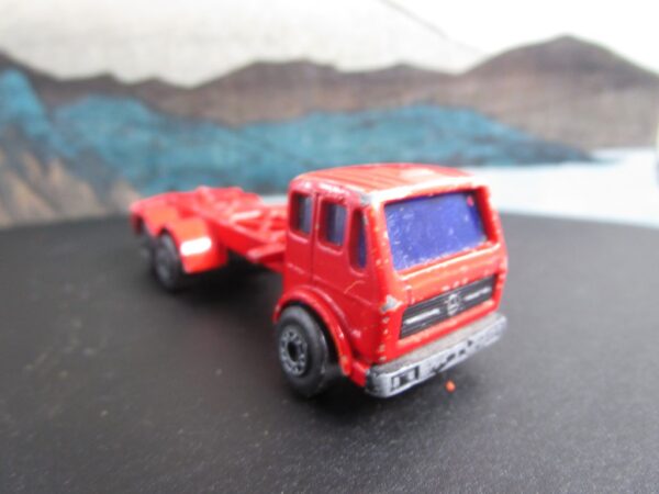 MATCHBOX No. 42C - MERCEDES CONTAINER TRUCK - Image 2