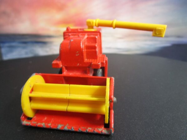 Matchbox Superfast No. 51 Combine Harvester - Image 2