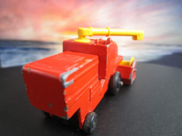 Matchbox Superfast No. 51 Combine Harvester - Image 4