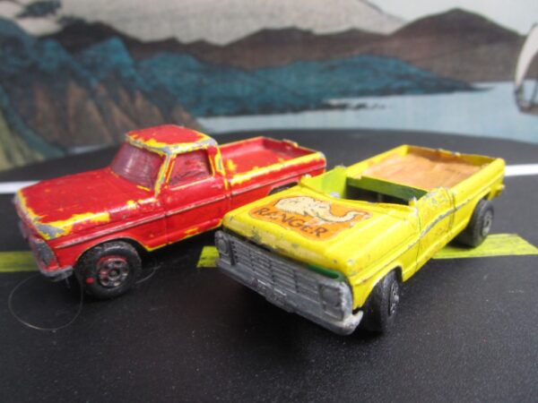 Matchbox  Wild Life Ford Truck No. 57 set of 2 - Image 2