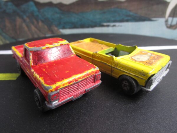 Matchbox  Wild Life Ford Truck No. 57 set of 2