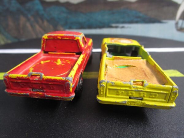 Matchbox  Wild Life Ford Truck No. 57 set of 2 - Image 3