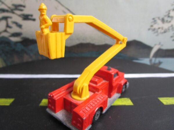 Matchbox  No. 13 Snorkel Red Fire Engine - Image 5