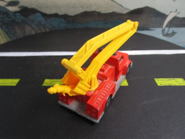 Matchbox  No. 13 Snorkel Red Fire Engine - Image 4