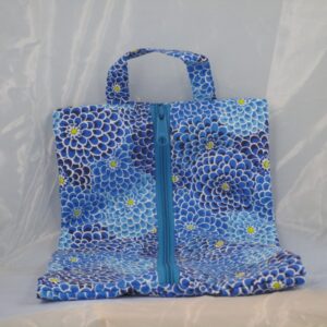 Expandable travel shoe bag